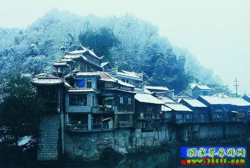 長沙往返A(chǔ)8線：鳳凰古城、梵凈山、德夯苗寨汽車三日游